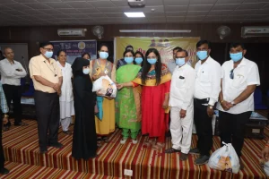 Surat: MLA Sangitaben Patil celebrated birthday with tuberculosis patients, gifted 100 nutrition kits.