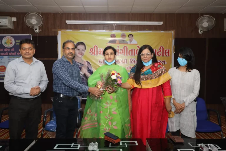 Surat: MLA Sangitaben Patil celebrated birthday with tuberculosis patients, gifted 100 nutrition kits.
