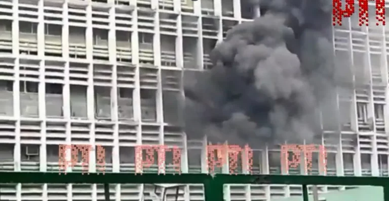 Delhi Fire: Massive fire at AIIMS hospital in Delhi, eight fire engines at the scene