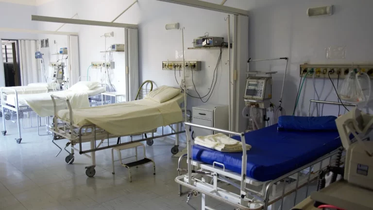 Free Treatment : Big news! In the state, from Independence Day, patients will get free treatment in government hospitals, the decision of the cabinet Free Treatment : Big news! In the state, from Independence Day, patients will get free treatment in government hospitals, the decision of the cabinet