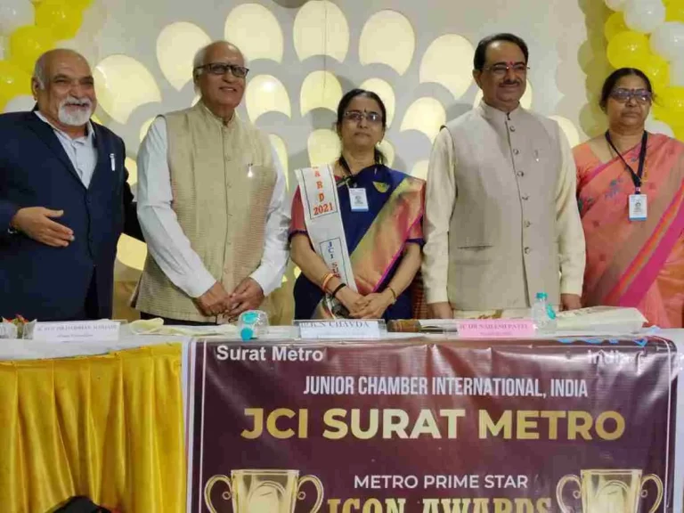 Dr. Ritaben Phoolwala, Principal of Pathadarsa PH Bachkaniwala School for Women: National Award for 'Best Teacher'