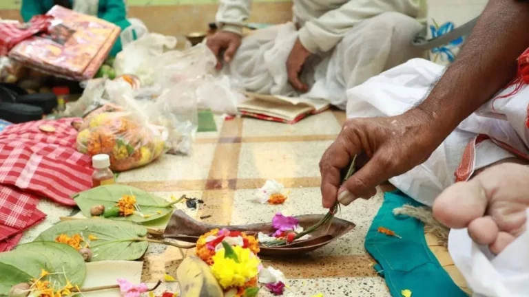 If these 5 things are with you at the time of death, you get a place in Vaikuntha, you get freedom from sins. If these 5 things are with you at the time of death, you get a place in Vaikuntha, you get freedom from sins.