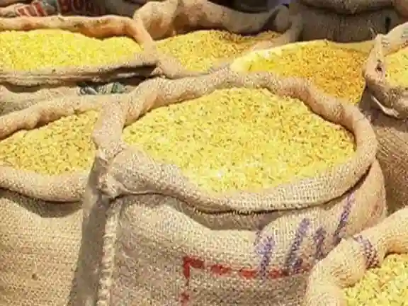 Lentils: After tomato and onion, now Lentils will be cheaper, the government has taken this step to control the inflation during the festive season. Lentils: After tomato and onion, now Lentils will be cheaper, the government has taken this step to control the inflation during the festive season.