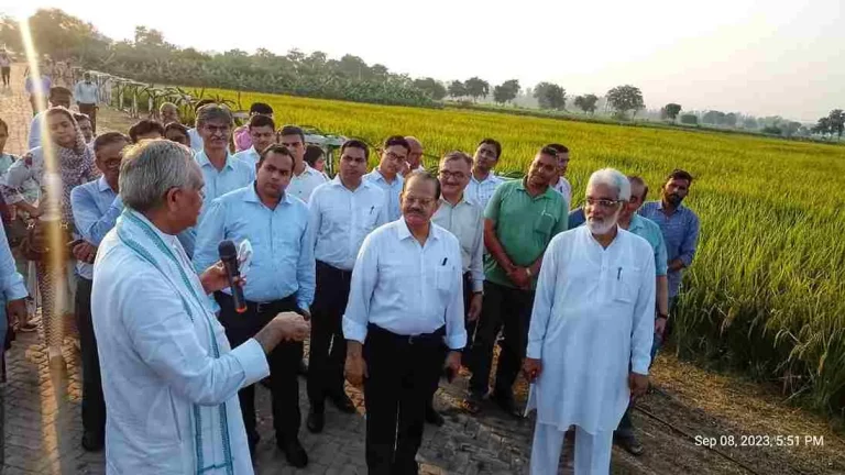 chief-secretary-shri-rajkumar-and-collectors-of-all-districts-of-the-state-visited-kurukshetra-natural-agriculture-farm-of-governor-shri-acharya-devvratji