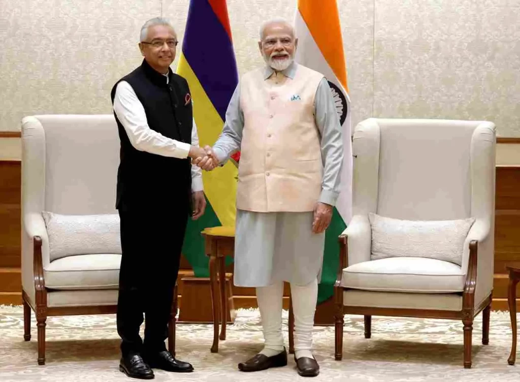 Prime Minister Narendra Modi meets His Excellency Shri Pravind Kumar Jugnath, Prime Minister of Mauritius...