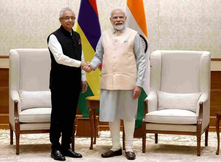 Prime Minister Narendra Modi meets His Excellency Shri Pravind Kumar Jugnath, Prime Minister of Mauritius...