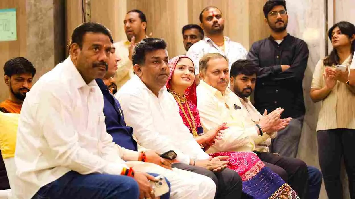 Koyal of Kutch, Gujarat's number one folk singer 'Gita Rabari' Navratri for the first time in Mumbai...