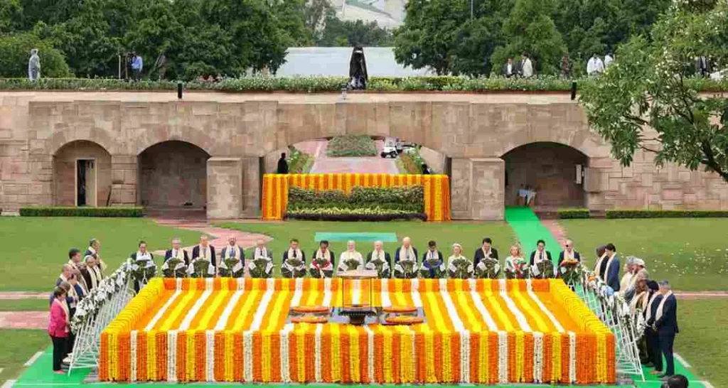 Leaders of G20 countries paid tribute to Mahatma Gandhi at Rajghat