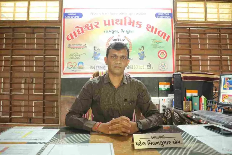 The headmaster of Mahuvani Wagheshwar Primary School, Milanbhai Patel, shines a new light on the knowledge of education Gangotri.