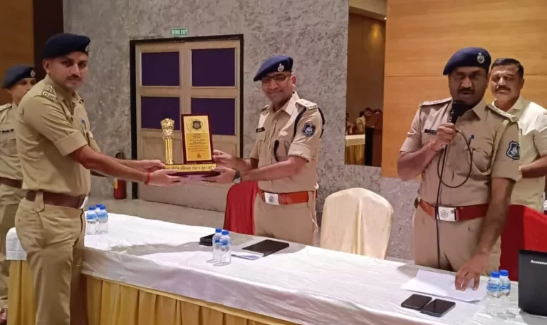 51 police officers-employees of Ichpore were honored with certificates and mementos for their excellent performance