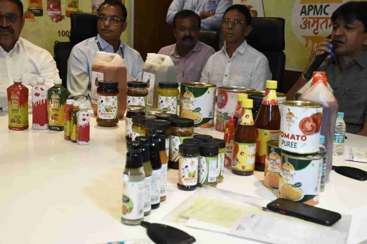 APMC products can be purchased at around 150 parlors and outlets in Surat and Tapi districts of Sumul.
