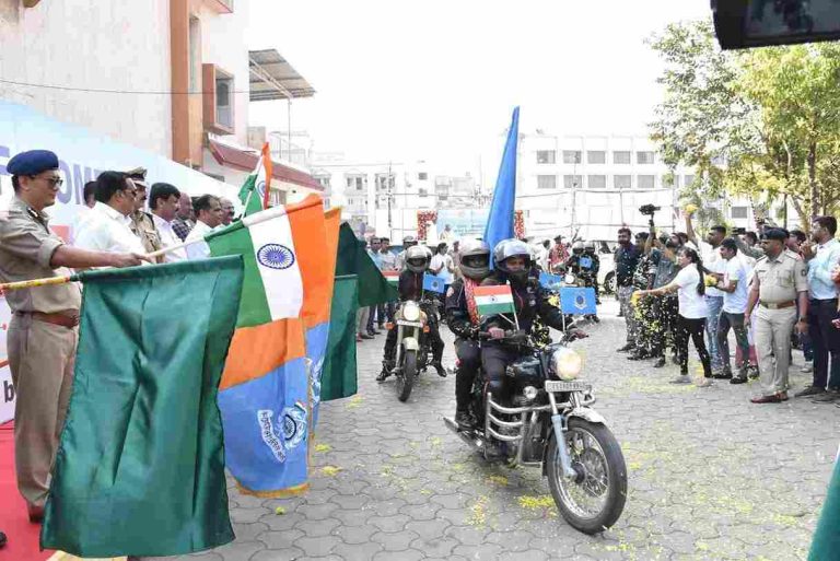 CRPF women bikers team 'Yashaswini' was flagged off by MP CR Patil under the 'Beti Bachao, Beti Padhao' campaign