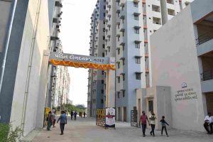 Finance Minister Kanubhai Desai inaugurating 1,611 state-of-the-art facilities under 'Mukhyamantri Griha Yojana' at a cost of Rs.131.84 crore at Jahangirabad and Pandesara in the city.