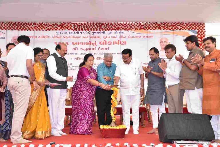Finance Minister Kanubhai Desai inaugurating 1,611 state-of-the-art facilities under 'Mukhyamantri Griha Yojana' at a cost of Rs.131.84 crore at Jahangirabad and Pandesara in the city.