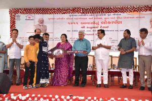 Finance Minister Kanubhai Desai inaugurating 1,611 state-of-the-art facilities under 'Mukhyamantri Griha Yojana' at a cost of Rs.131.84 crore at Jahangirabad and Pandesara in the city.