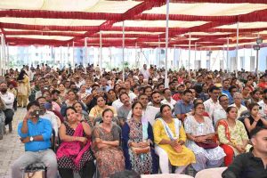 Finance Minister Kanubhai Desai inaugurating 1,611 state-of-the-art facilities under 'Mukhyamantri Griha Yojana' at a cost of Rs.131.84 crore at Jahangirabad and Pandesara in the city.