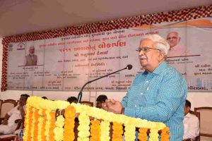 Finance Minister Kanubhai Desai inaugurating 1,611 state-of-the-art facilities under 'Mukhyamantri Griha Yojana' at a cost of Rs.131.84 crore at Jahangirabad and Pandesara in the city.