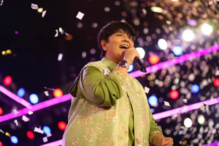 Sixth year of scintillating success, 'Garba Queen' Falguni Pathak's Garba Ramzat once again at Mumbai's Borivali