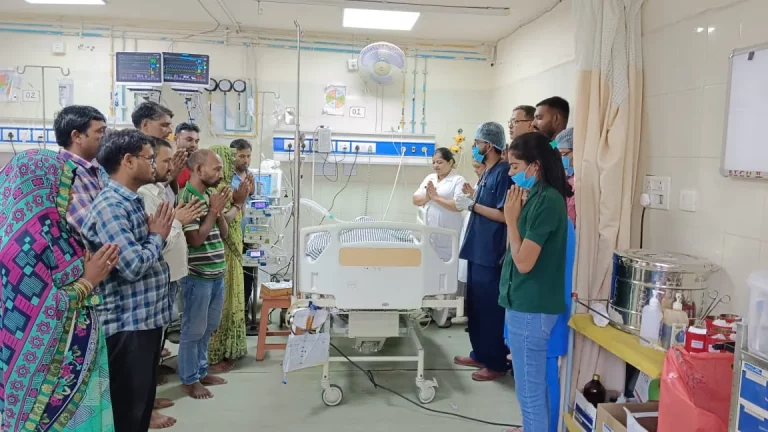 Surat Civil hospital: A brain dead youth living at Kadodara in Surat district donated kidney, liver and two eyes to humanity Surat Civil hospital: A brain dead youth living at Kadodara in Surat district donated kidney, liver and two eyes to humanity