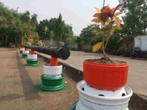  Surat Municipal Corporation's 'Best from Waste' initiative Pyramid sculpture and tree trunks made from waste wheel of BRTS bus