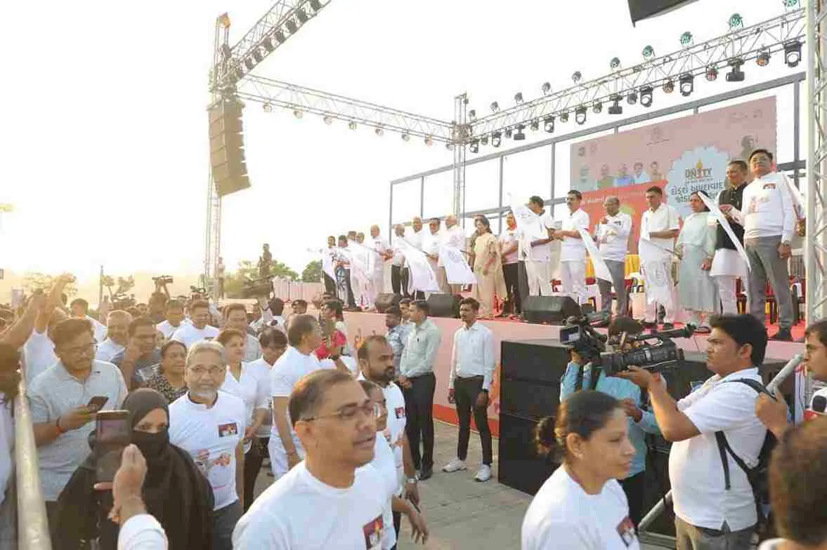 On the occasion of National Unity Day, CM Bhupendra Patel flagged off the Run for Unity organized by Ahmedabad Municipal Corporation at Riverfront. 