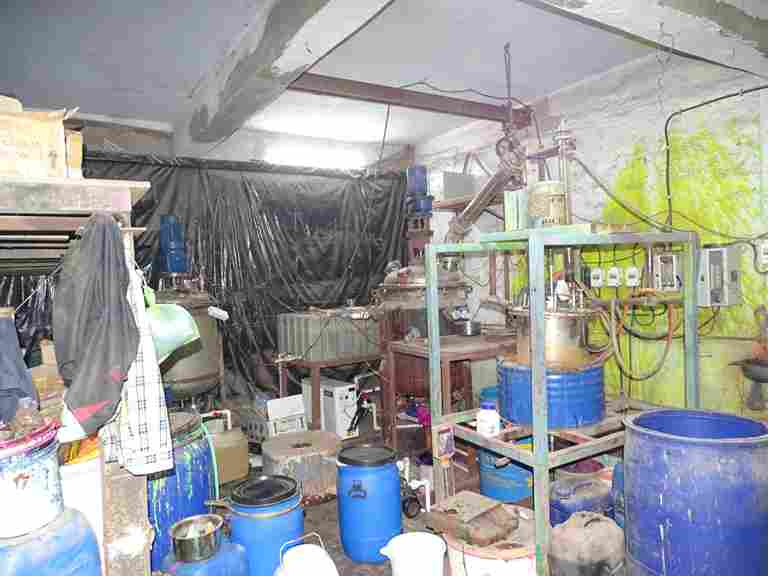 DRI: ડિરેક્ટોરેટ ઓફ રેવન્યુ ઇન્ટેલિજન્સ (ડીઆરઆઈ)એ જીઆઇડીસી વાપી, ગુજરાત ખાતે નાર્કોટિક્સના ઉત્પાદન સાથે સંકળાયેલી અન્ય એક ફેક્ટરીનો પર્દાફાશ કર્યો.