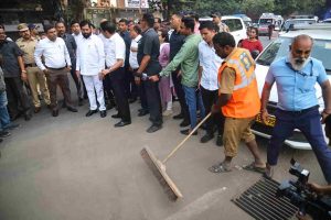 Mumbai Air Pollution Maharashtra Chief Minister Eknath Shinde left the caravan and took action in this matter..