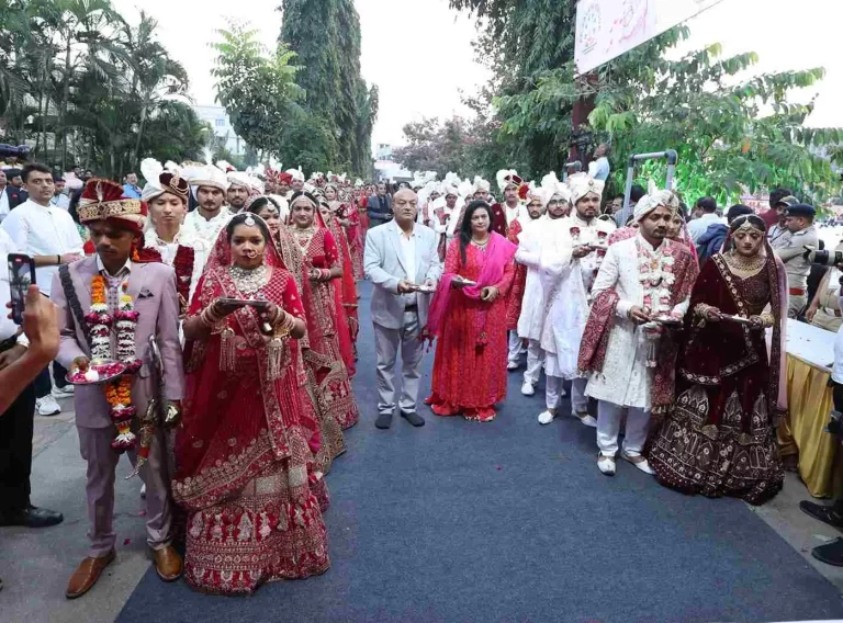 A unique samuh lagan 'Mavtar' ceremony of 75 fatherless daughters was held by the P.P. Savani family