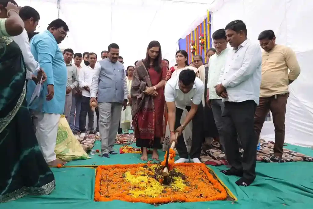 Minister of State for Tribal Development Kunwarjibhai Halapati inaugurated eight development works at various villages of Mandvi taluka at a cost of Rs.4.67 crore.
