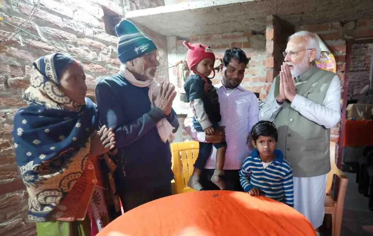 Prime Minister visited the house of 10 crore beneficiary of Ujjwala Yojana