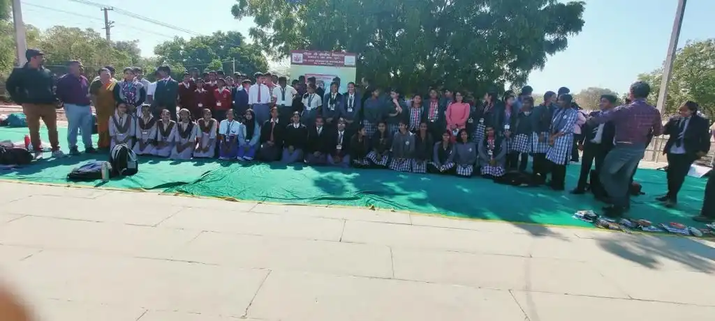 Bhuj A drawing competition was organized under the program Parakram Divas and pariksha Pe charcha in Bhuj