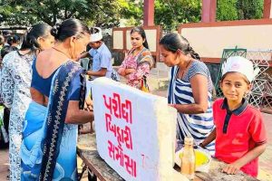 Held at Kuwad Primary School of Olpad Taluka- Children's hand-made innovative dishes at the Anandamela attracted attention.
