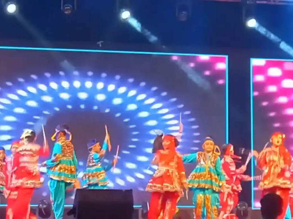 Nashik's Gujarati medium school's grand annual festival celebrated with state-of-the-art technology and cultural heritage
