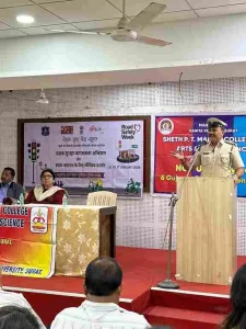 Road safety and traffic awareness program organized by Nehru yuva kendra surat