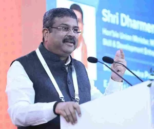 Shri Dharmendra Pradhan attended the inaugural session on Building Workforce for Future -Skill Development for Industry 4.0 in Gandhinagar