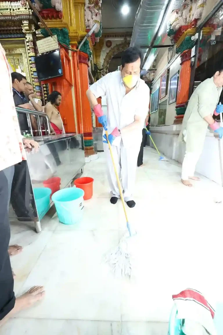 Swachhata Abhiyan cleaning campaign at mumbadevi and santoshi mata temple in mumbai