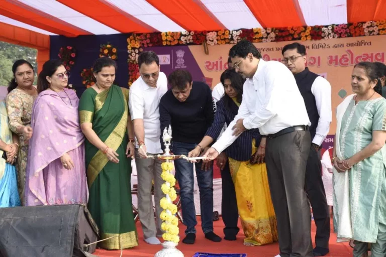 The International Kite Festival was held at Adajan Riverfront in Surat under the chairmanship of Mayor Dakseshbhai Mavani. 1