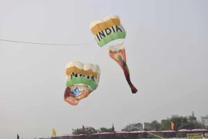 The International Kite Festival was held at Adajan Riverfront in Surat under the chairmanship of Mayor Dakseshbhai Mavani. 1