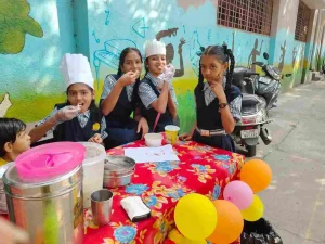 Limbayat's school children charge a fee of Rs.2 for 'selfie point', this is how they use this money..