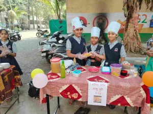 Limbayat's school children charge a fee of Rs.2 for 'selfie point', this is how they use this money..