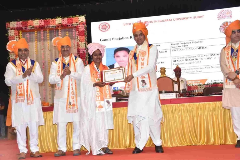 Saraswati of Sanskrit This 23-year-old student from Bharuch was awarded 3 gold medals along with M.A. in Sanskrit.