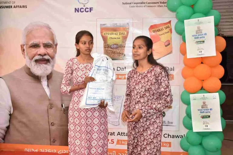 The first ‘Bharat Brand’ product sales center ‘Gralamakshmi Haat’ was inaugurated in surat district of Gujarat. The first 'Bharat Brand' product sales center 'Gralamakshmi Haat' was inaugurated in surat district of Gujarat.