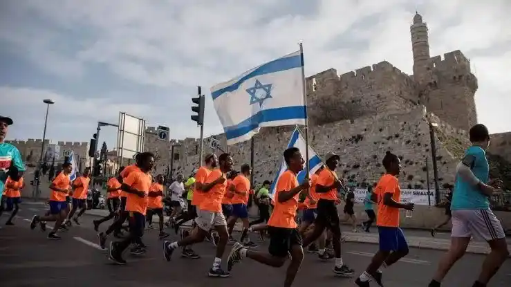 Israel Jerusalem Marathon Record 40,000 run in 13th annual Jerusalem marathon, with spotlight on hostages