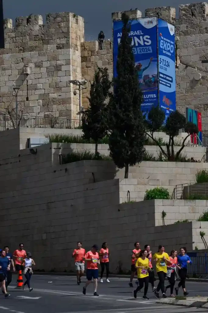 Israel Jerusalem Marathon Record 40,000 run in 13th annual Jerusalem marathon, with spotlight on hostages