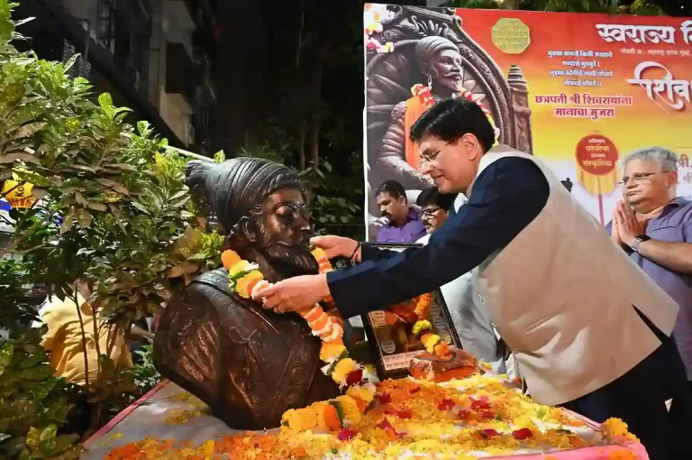 Mumbai mumbai piyush goyal attends shiv jayanti celebrations, greets shivaji maharaj