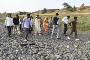 Narmada Collector Smt. Shweta Tevatia inspected the alternative route of Narmada Parikrama of Uttara Vahini.