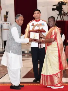 President Droupadi Murmu presented the Bharat Ratna