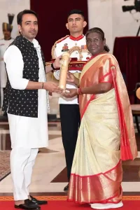 President Droupadi Murmu presented the Bharat Ratna
