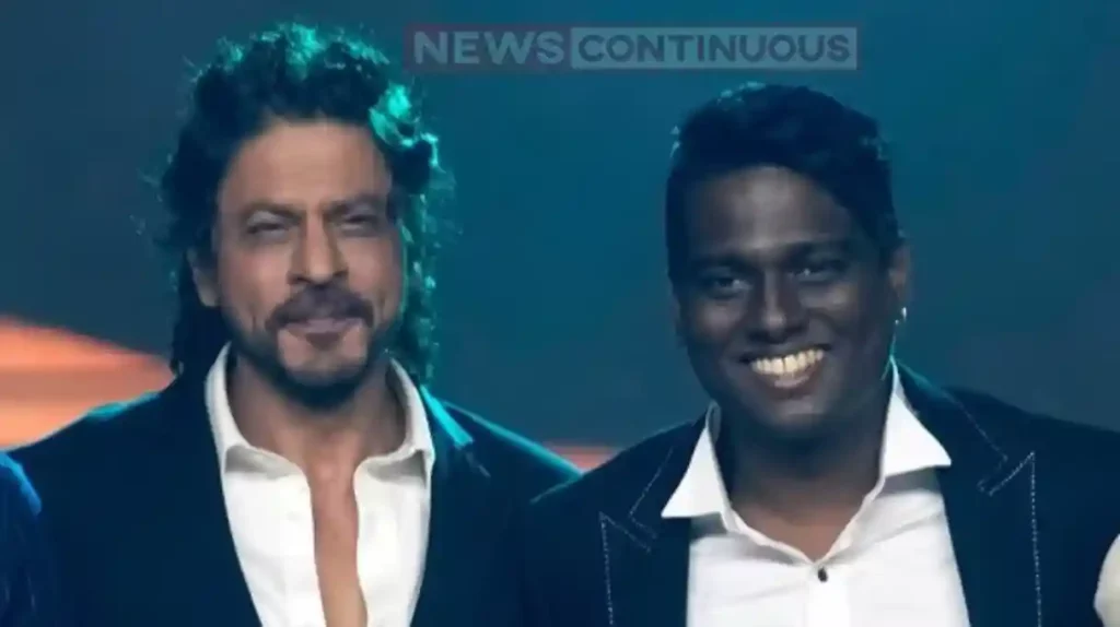 atlee kumar touches shahrukh khan feet at zee cine award king khan reaction goes viral