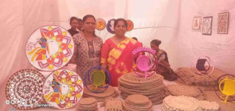 sisters of Komal Sakhimandal of Chalthan village of Palsana taluk of Surat district became financially supported by the sale of Juthkraft items